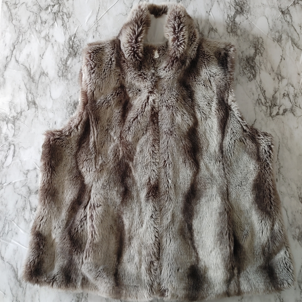 Women's Reversible faux fur white zip up vest large